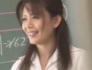 生徒と秘かに付き合っている三浦恵理子先生が学校内で求められ性欲に耐えられず肉欲交尾